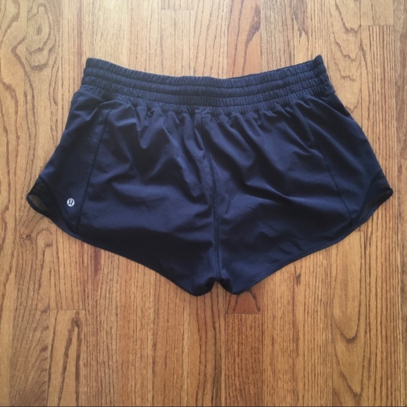 Lululemon Hotty Hot Short High Rise 2.5 inch inseam Black Size 10 - Picture 4 of 6